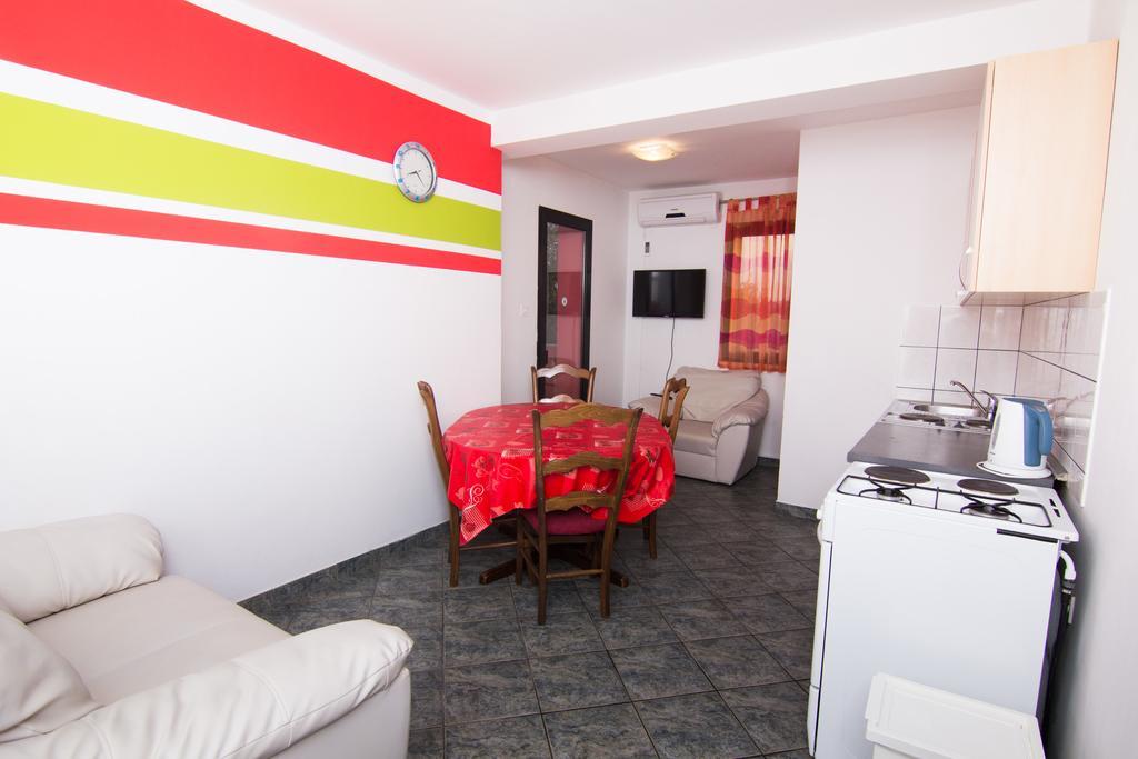Apartmani Zuzic Krk Town Room photo