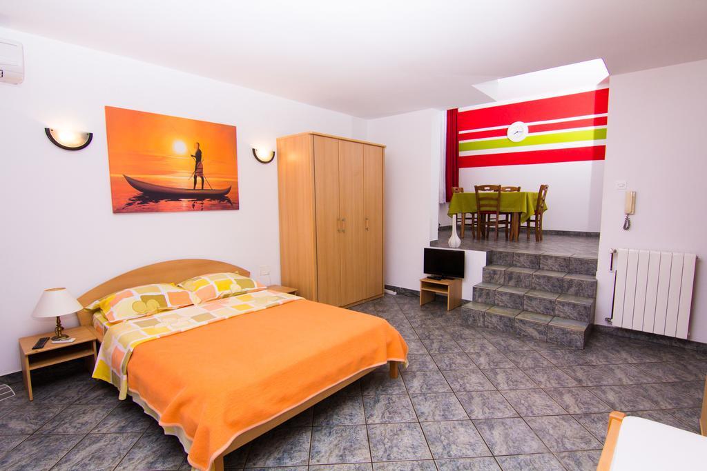 Apartmani Zuzic Krk Town Room photo