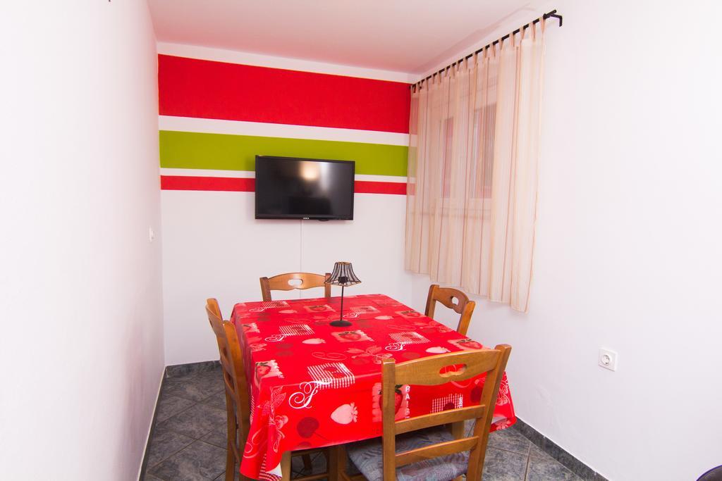 Apartmani Zuzic Krk Town Room photo