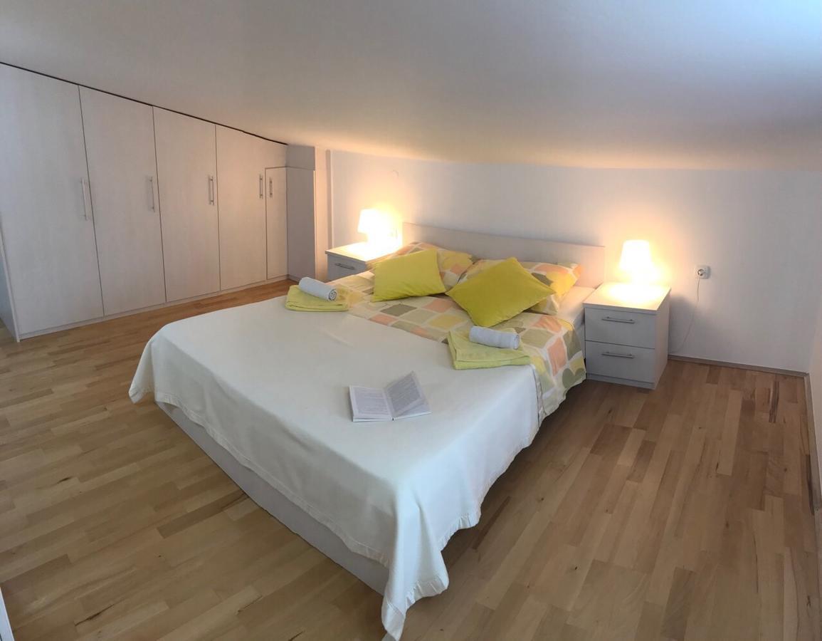 Apartmani Zuzic Krk Town Exterior photo